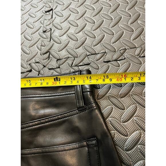 Abercrombie & Fitch The 90’s Straight Ultra High Rise Faux Leather Pants Size 28 - Picture 7 of 8